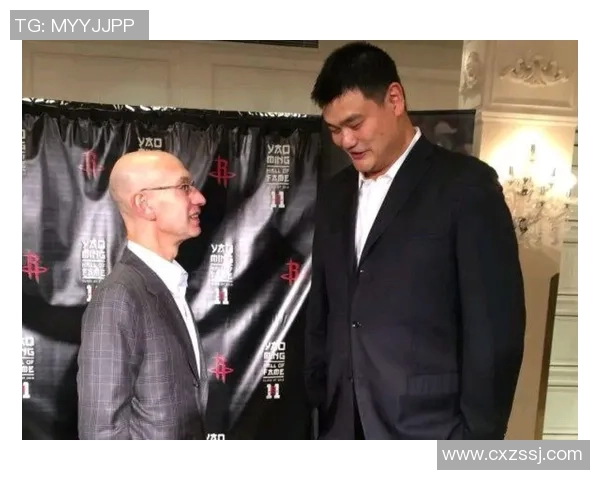 姚明怒火中烧瞬间被捕捉到的生气照片引发网友热议与讨论