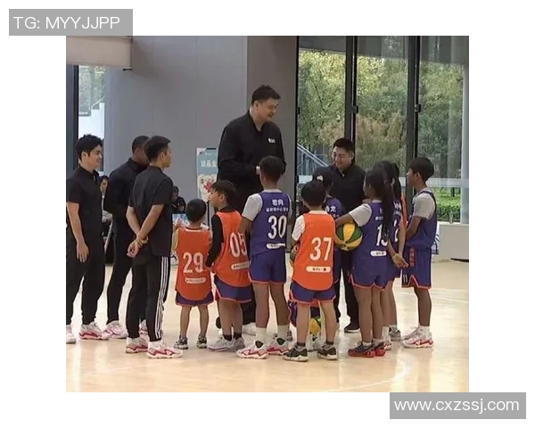 姚明携手猛禽展现篮球魅力与团队精神的完美结合