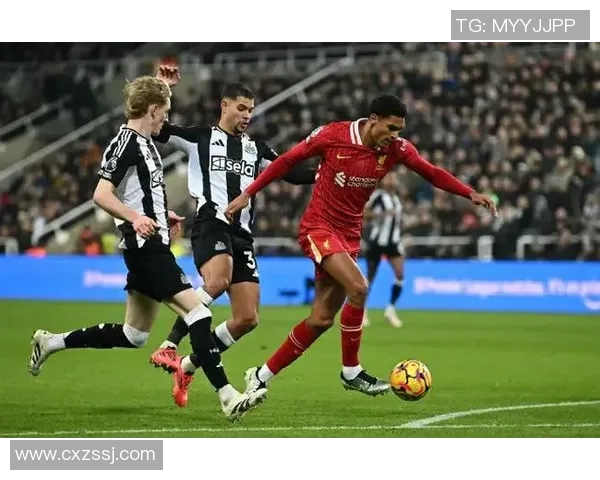 英超精彩对决曼联主场大胜里昂展现强大实力