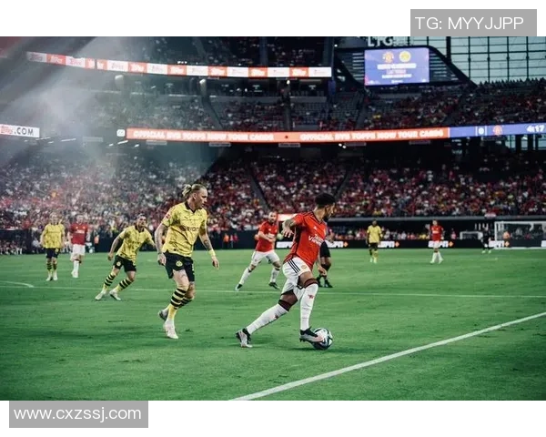 世界杯精彩对决：多特蒙德逆转曼联神扑瞬间点燃全场热情分析